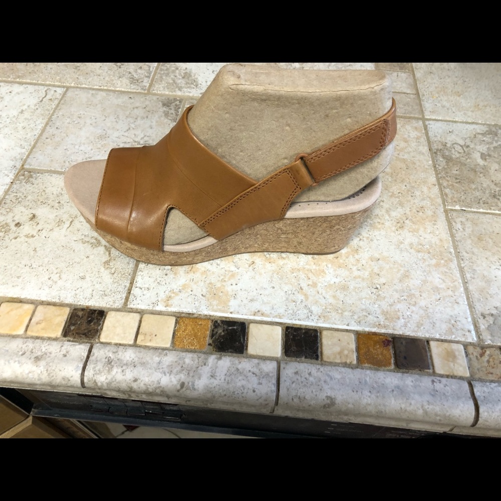 Clark’s tan wedge Sandler’s
